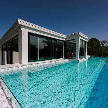 Bauhaus Gold Apartman *